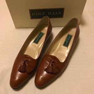 Vintage! Cole Haan burnt orange tan leather loafers with cute tassels